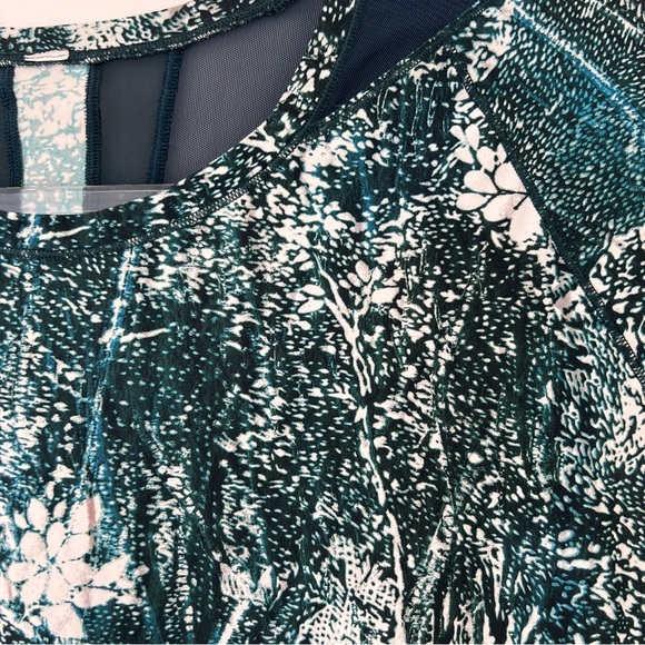 Lululemon Seek The Heat Short Sleeve
Wildwood White Multi / Nocturnal Teal - Picture 5 of 10